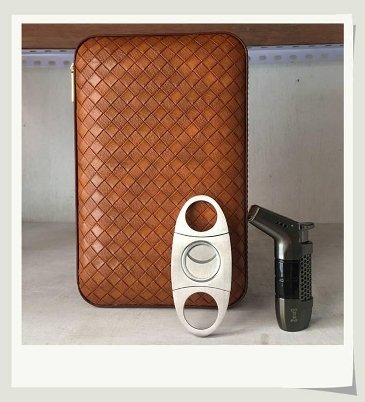 Cedar Lined Leather Travel Cigar Case Cedar Lined Leather Travel Cigar Case